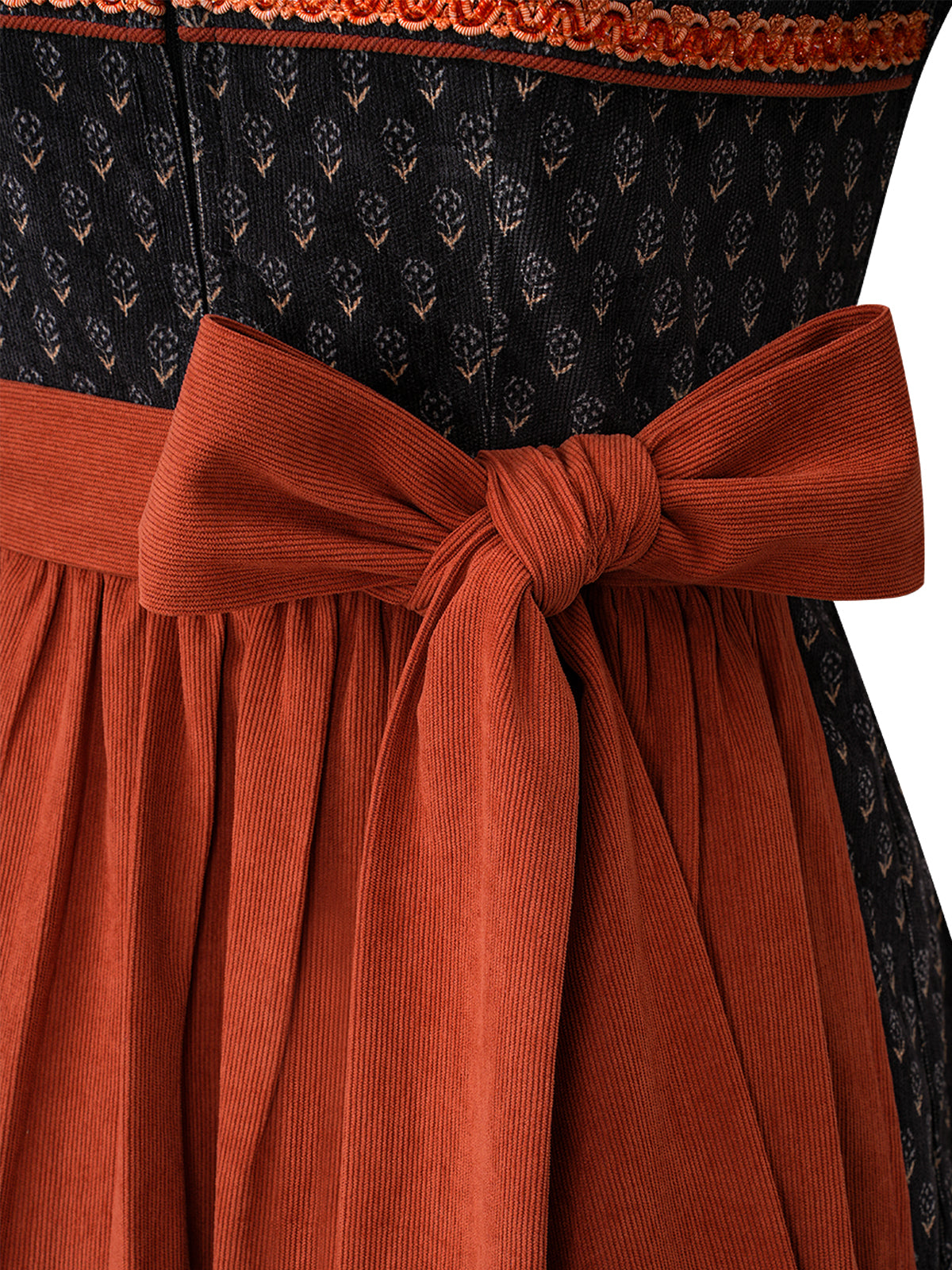 Damen Dirndl Kitty mit Knopfverschluss – Schwarz