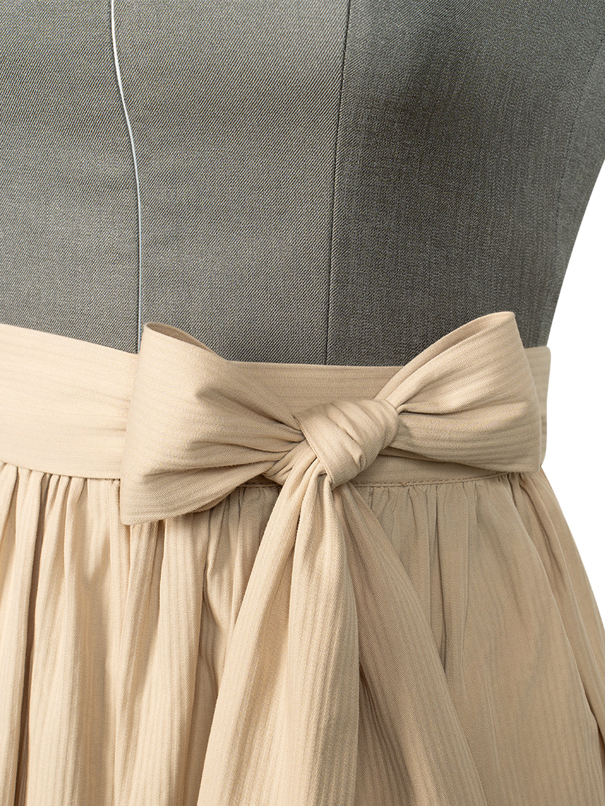 Dirndl Vanessa – Frontreißverschluss in Grau