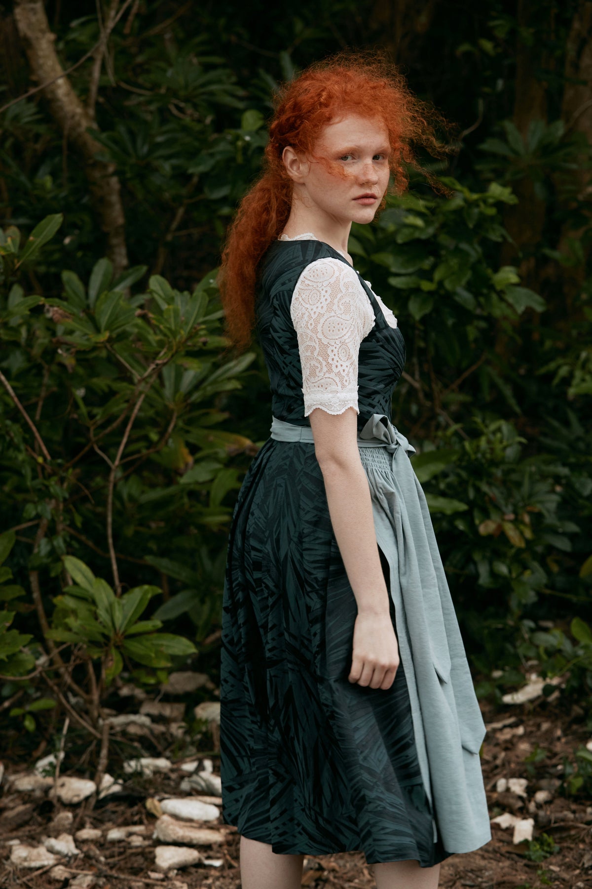 Blaues Wiesn-Dirndl Rosalie Dunkles