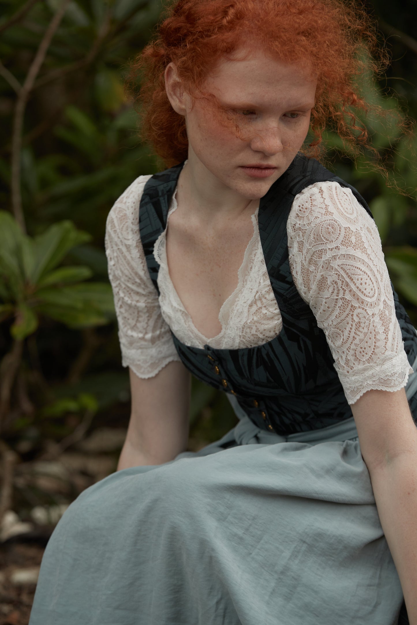 Elina | Dirndlbluse | V-Ausschnitt | Kurzarm