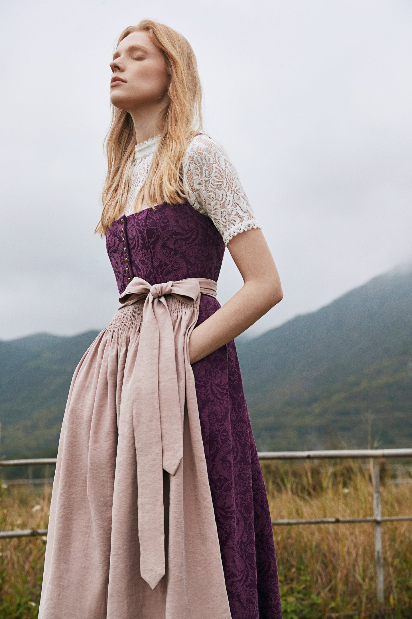 Damen Dirndl Rosalie mit floralem Muster – Lila