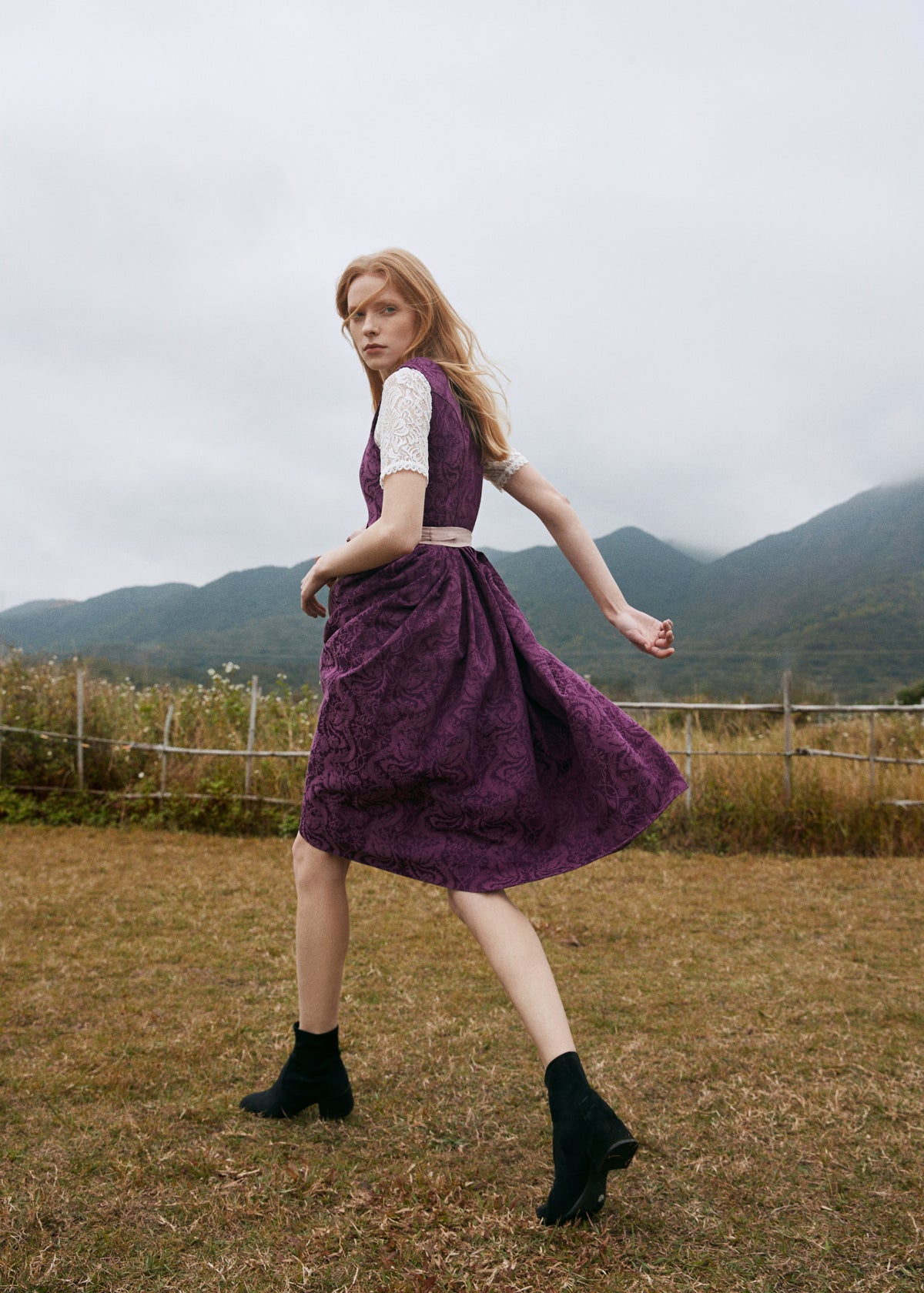 Damen Dirndl Rosalie mit floralem Muster – Lila