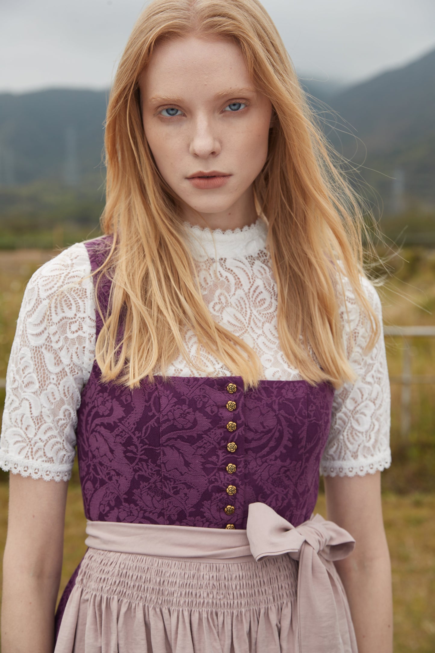 Elegante Dirndlbluse Mara | Kurzarm | Weiß