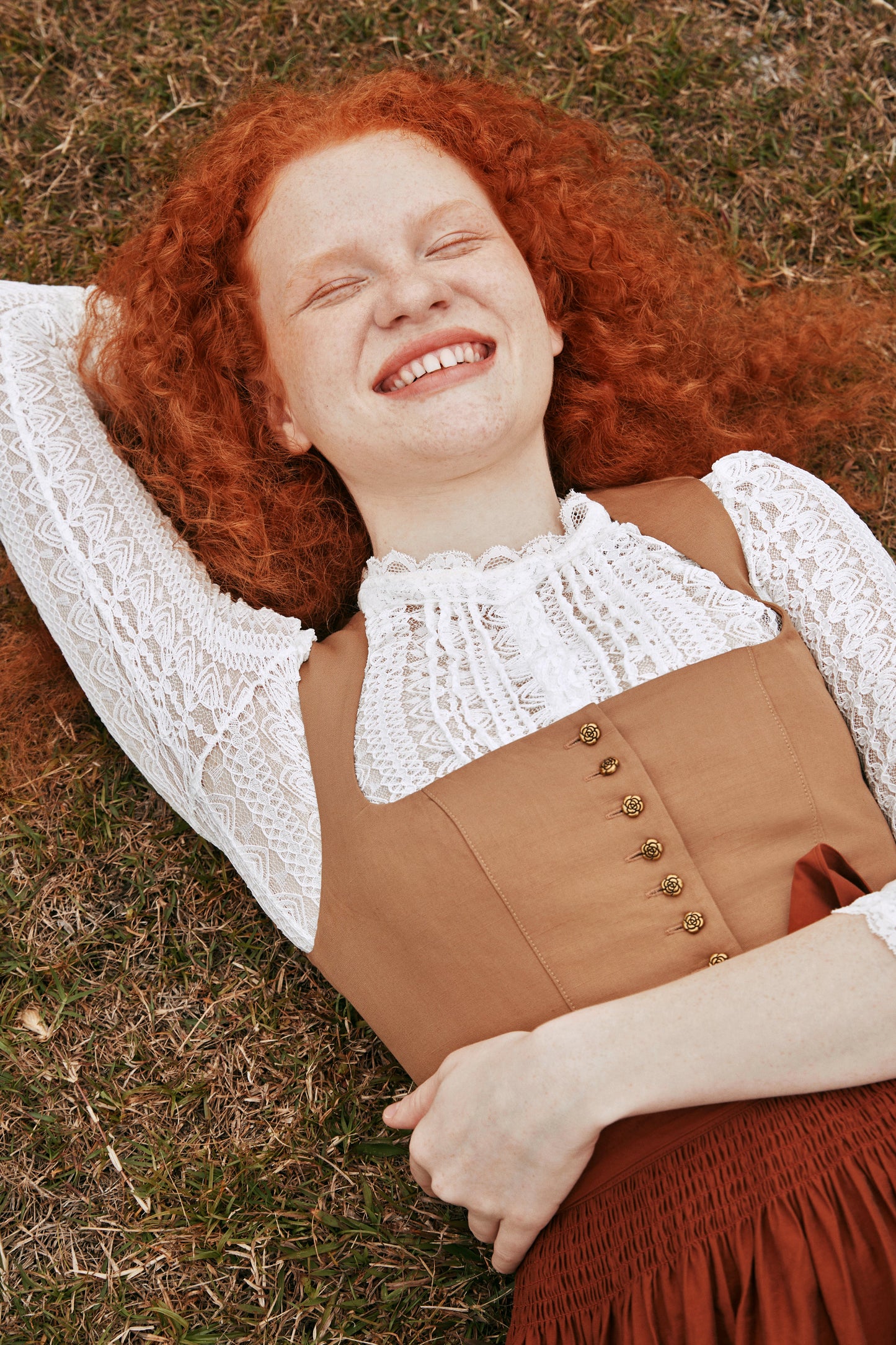 Mila | Dirndl für Damen | Braun | Gerader Ausschnitt