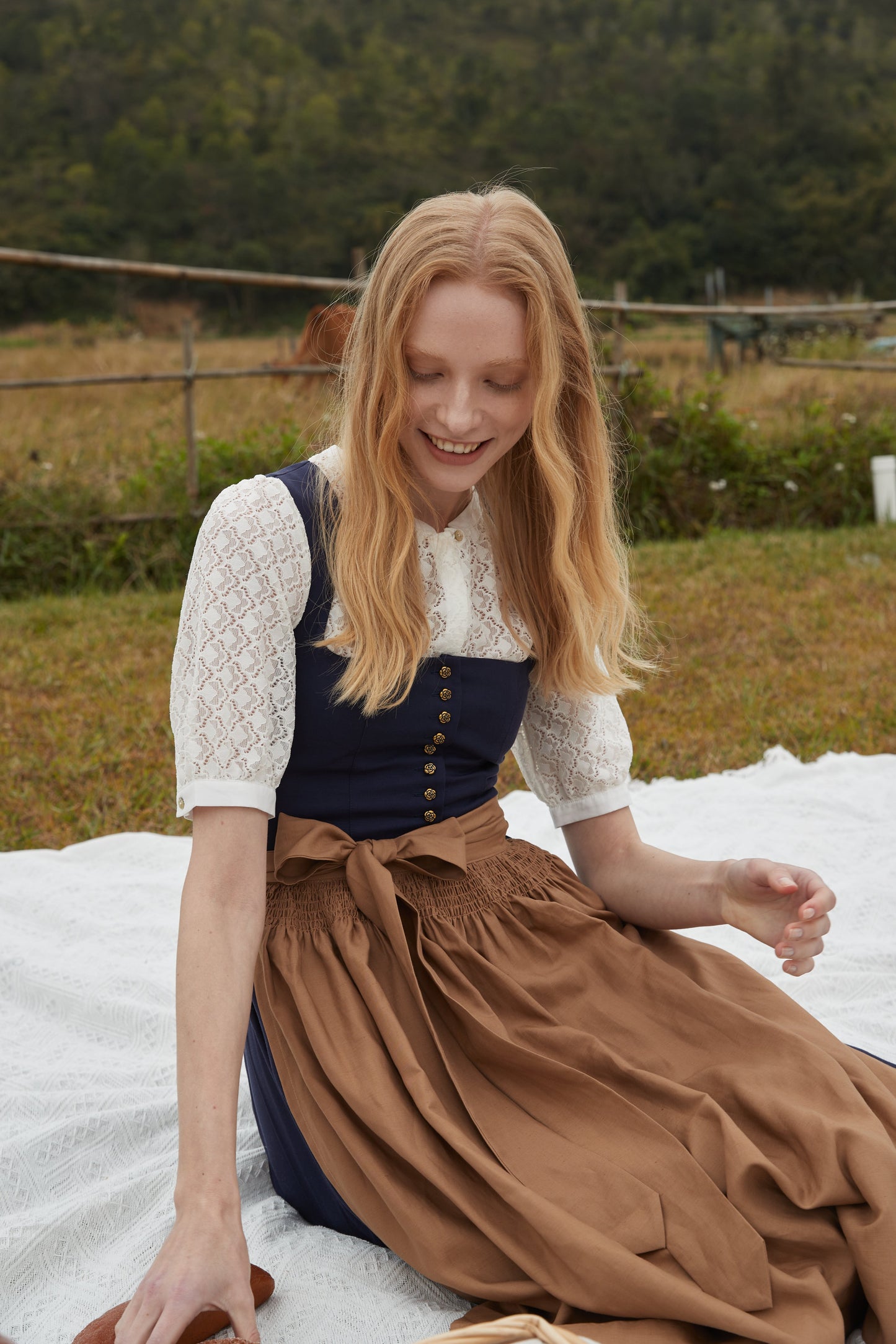 Weiße Trachtenbluse Thea