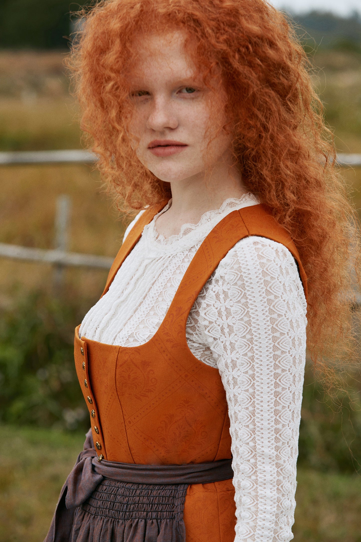 Traditionelles Trachtenkleid Klara Orange in Gelb mit Allover-Muster