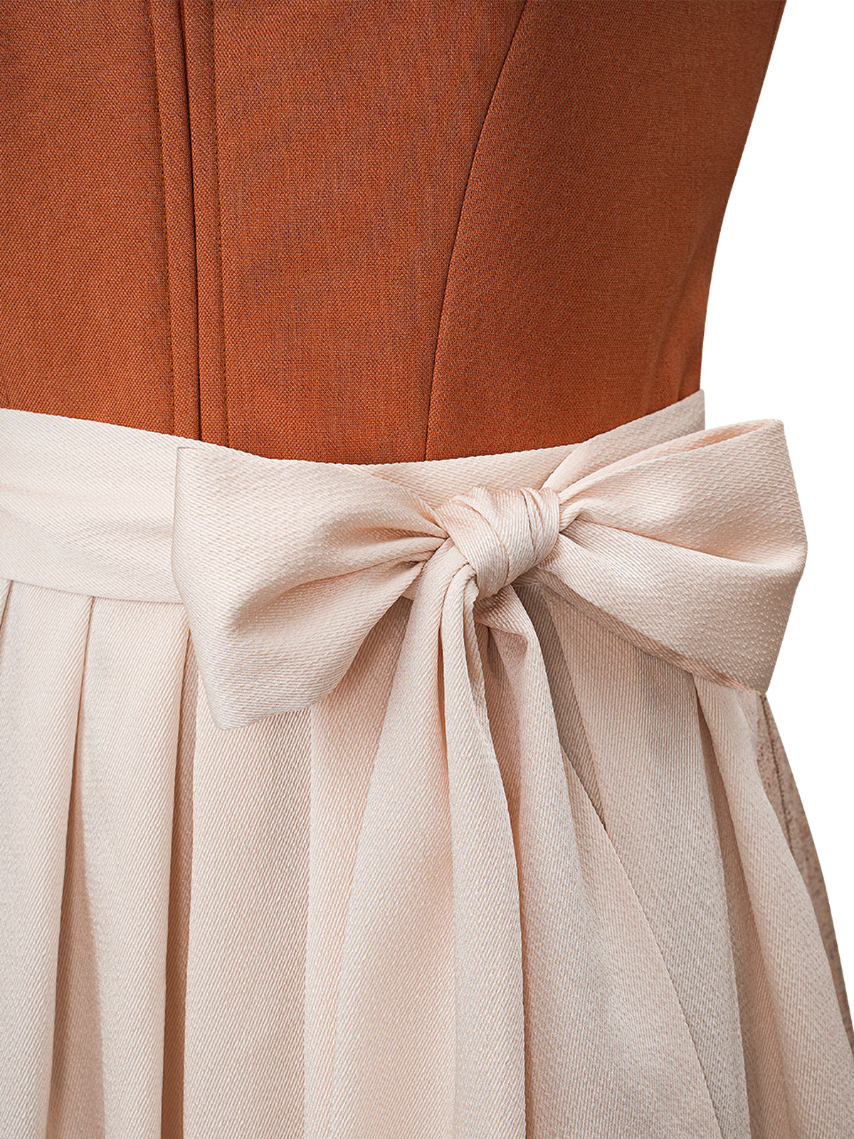 Trachten-Dirndl Jan in klassischer Farbgebung – Knopfverschluss