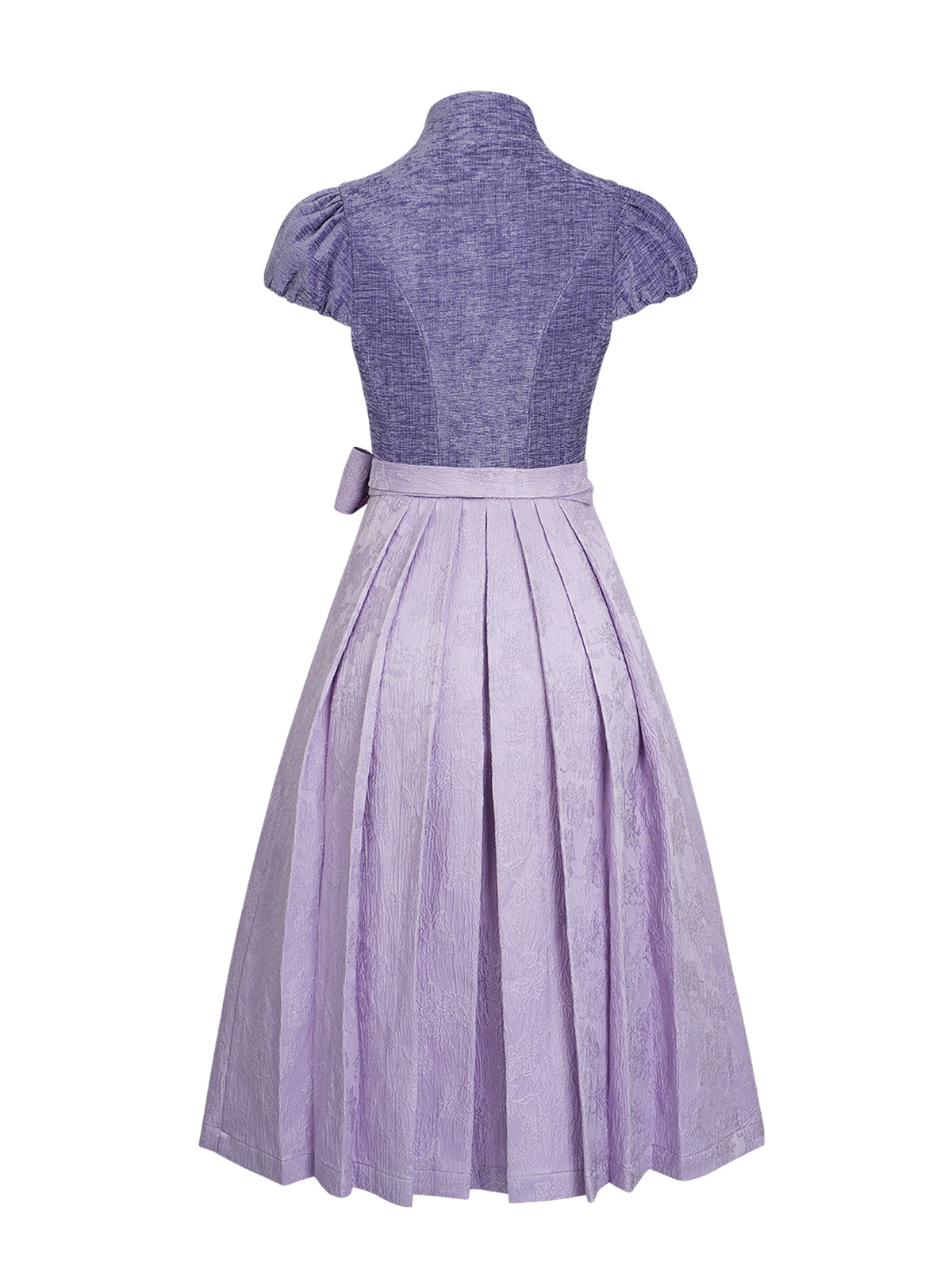 Klassisches Dirndl Ginny – Lila, Herz-Ausschnitt