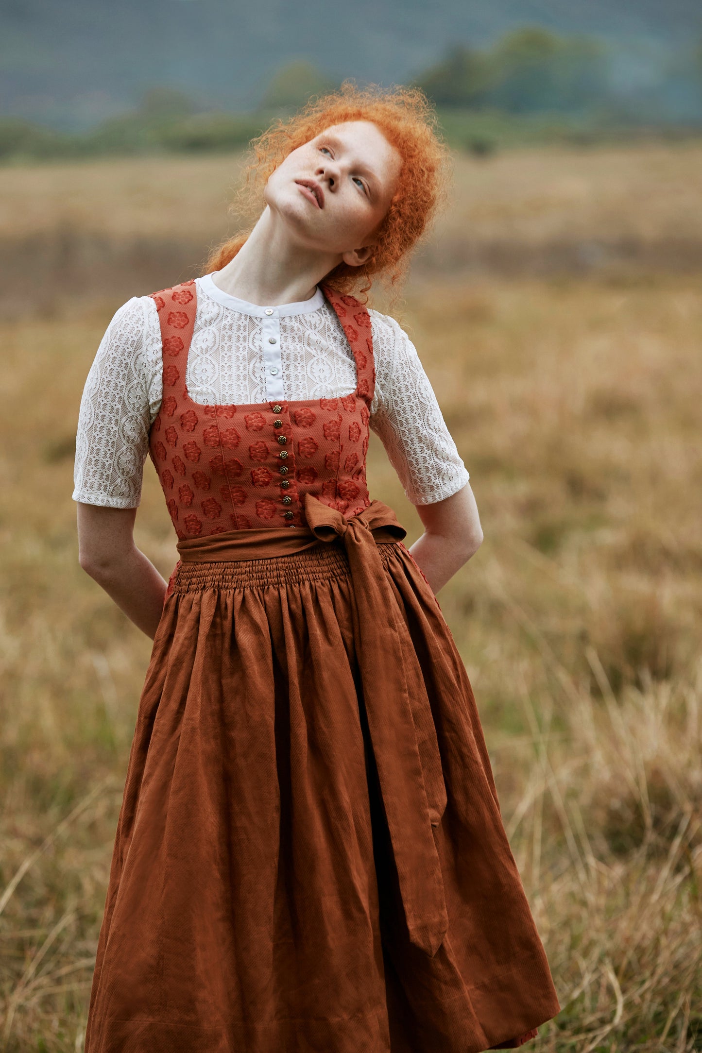 Traditionelles Trachtenkleid Rosalie in Gelb mit floralem Muster