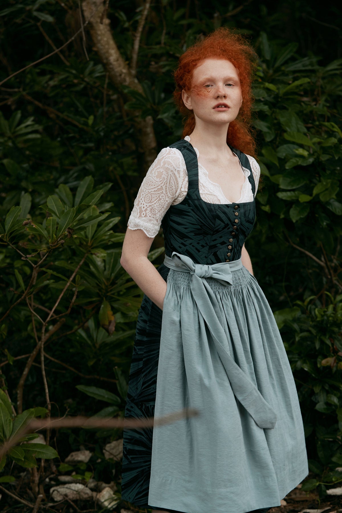 Blaues Wiesn-Dirndl Rosalie Dunkles