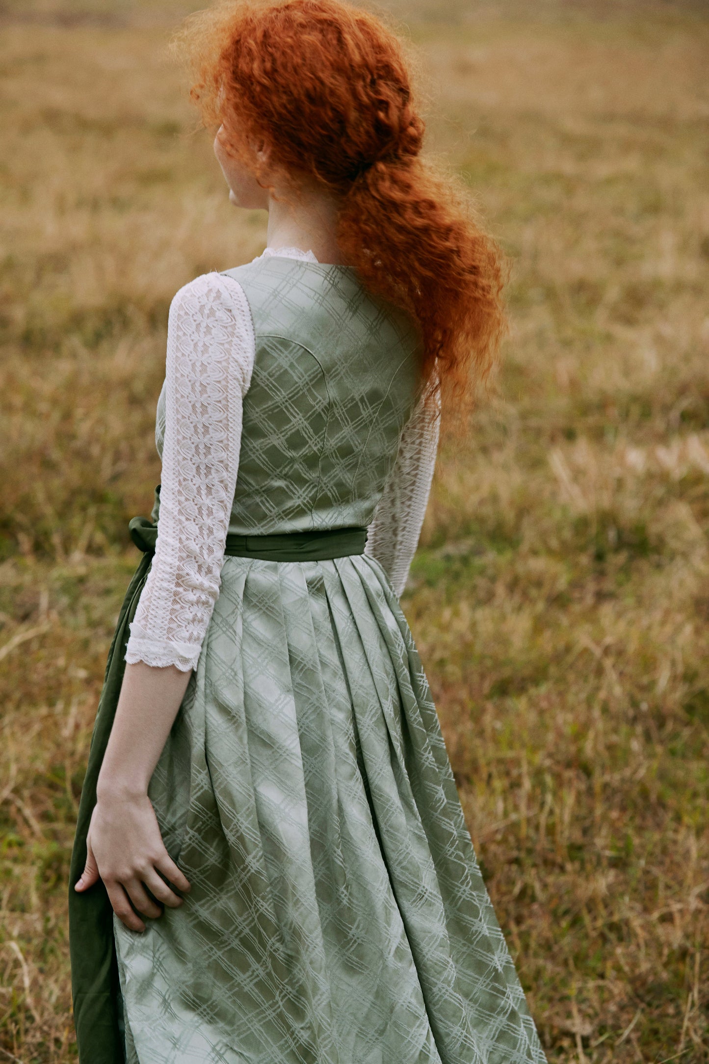 Klassisches Dirndl Rosalie Grun – Grün, Gerader Ausschnitt