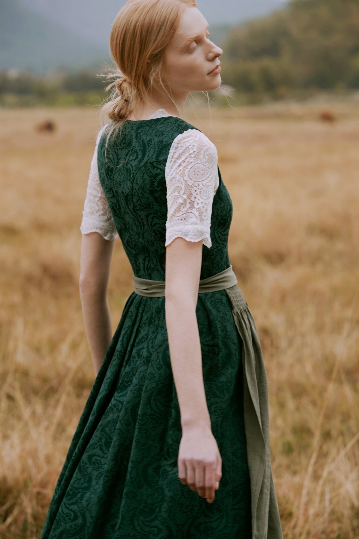 Trachten-Dirndl Rosalie Dunkelgrun in Grün – floralem Muster