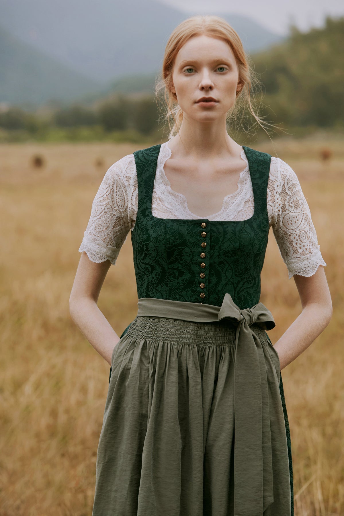 Trachten-Dirndl Rosalie Dunkelgrun in Grün – floralem Muster