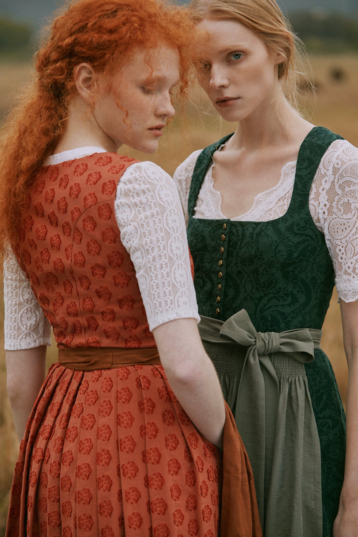 Trachten-Dirndl Rosalie Dunkelgrun in Grün – floralem Muster