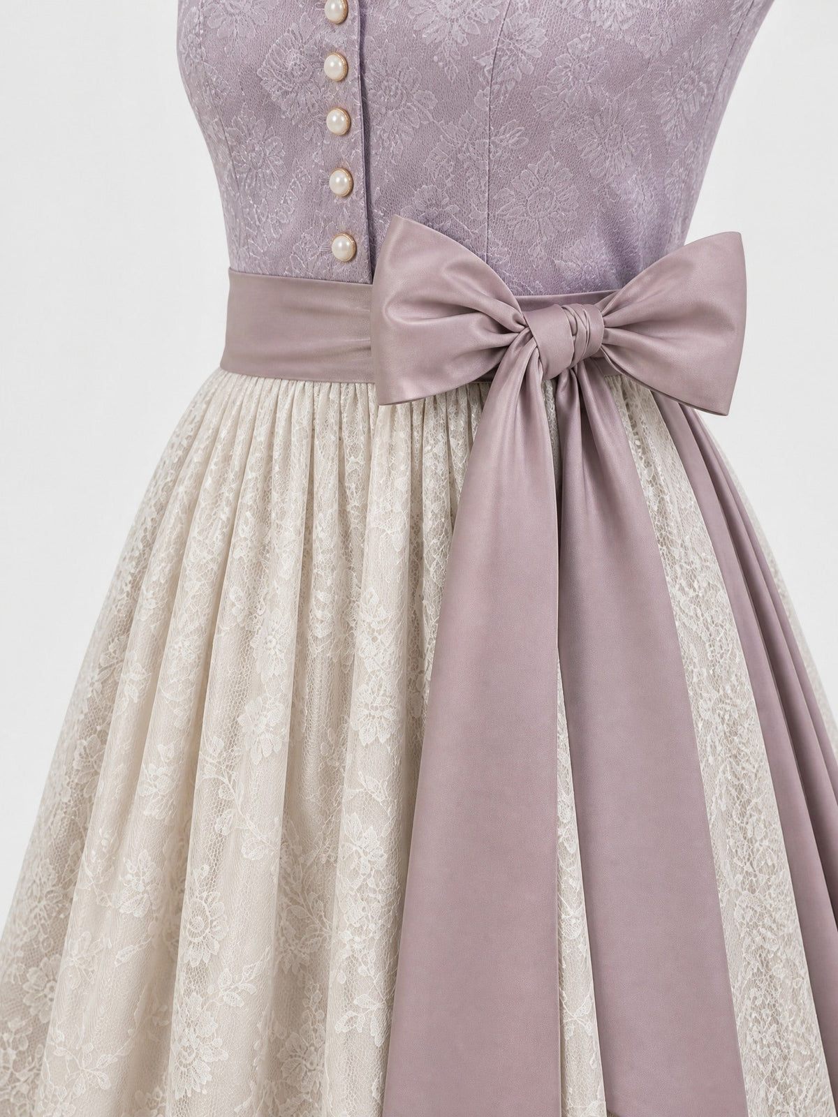 Dirndl Julia in Alt-Lavendel mit Elfenbein Schürze - Detailansicht Taille und Schleife