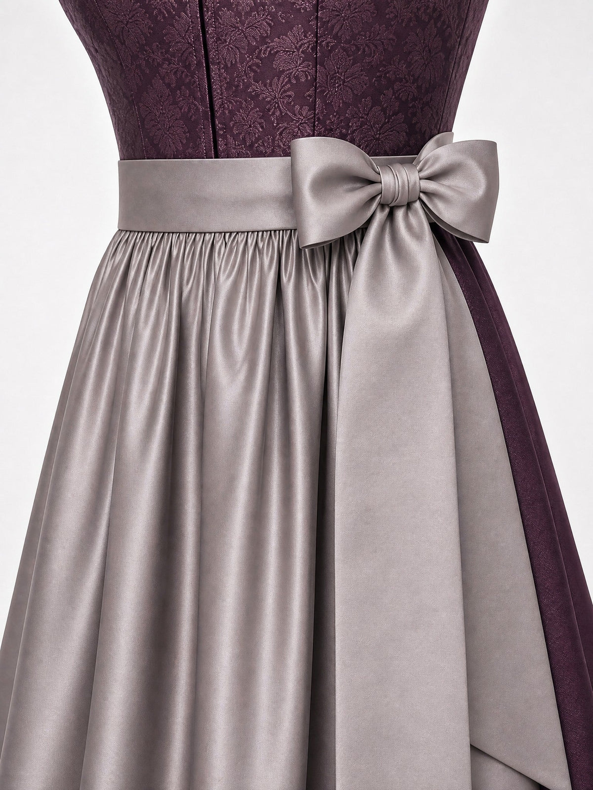 Dirndl Paula in Aubergine mit Perlgrau Schürze - Detailansicht Taille und Schleife