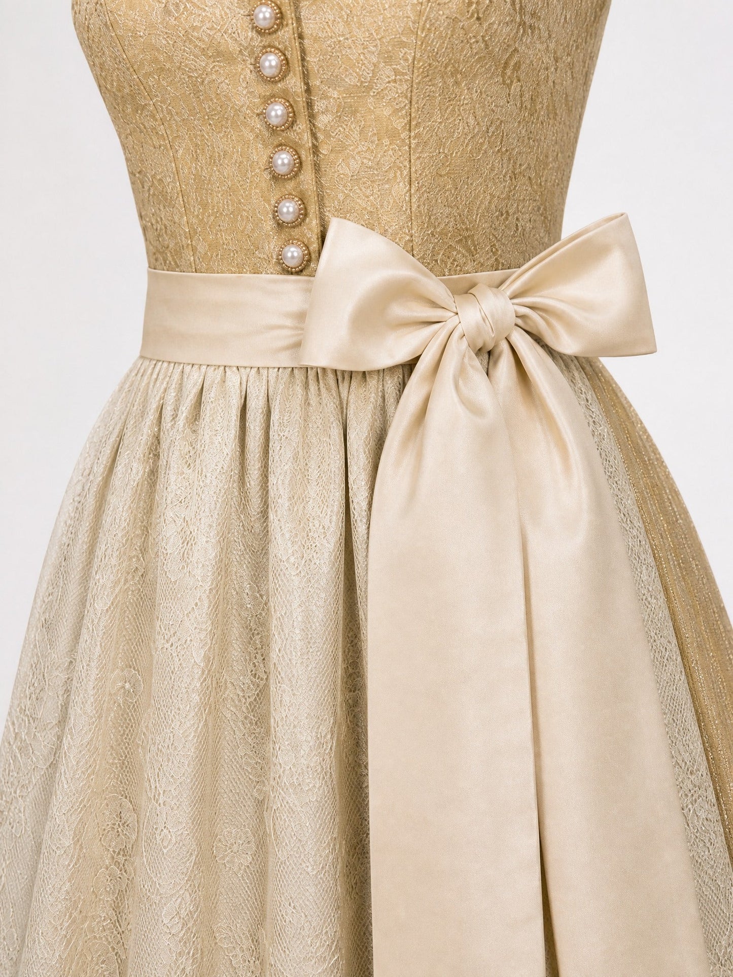 Dirndl Greta in Weizengold mit Elfenbein Schürze - Detailansicht Taille und Schleife